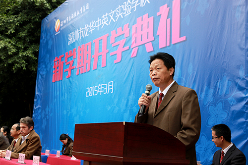 09、圖為開(kāi)學(xué)典禮上戴桓標(biāo)校長(zhǎng)提出新學(xué)期的新目標(biāo)