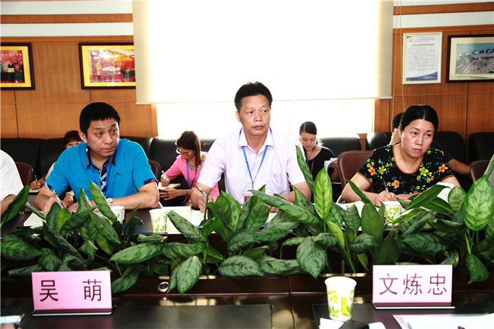 06.圖為學(xué)校戴桓標(biāo)校長（中）、王開利副校長（左）、集團(tuán)程琳娜主任（右）參加調(diào)研情況反饋會(huì)