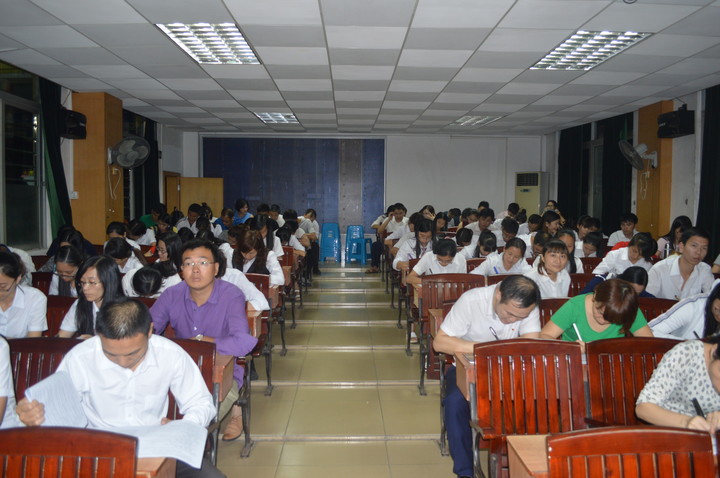 標(biāo)尚學(xué)校舉行教師簡筆畫、硬筆字基本功比賽