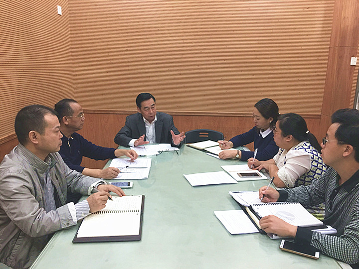 校長(zhǎng)掛帥，齊抓共管防“校園欺凌”——深圳市龍華中英文實(shí)驗(yàn)學(xué)校召開(kāi)校園欺凌專項(xiàng)工作會(huì)議