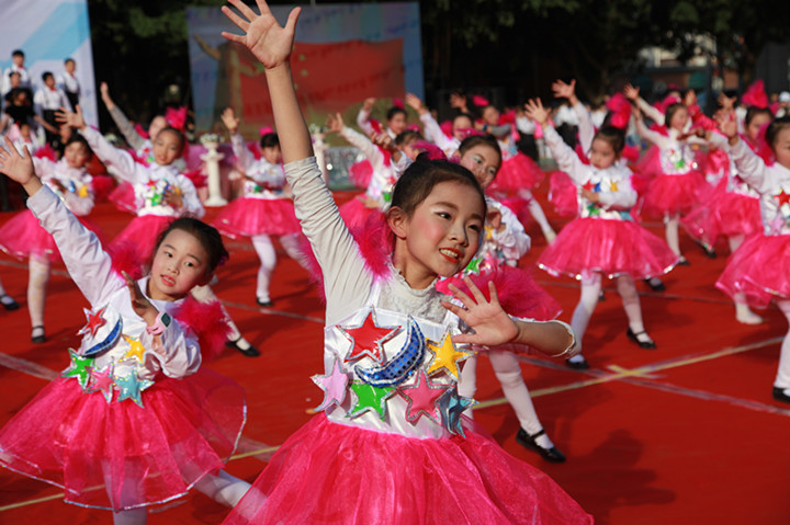 精彩中英文，秀出你我他——深圳市龍華中英文實(shí)驗(yàn)學(xué)校第18屆素質(zhì)教育成果展示活動品質(zhì)再提升