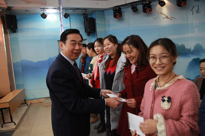 十萬獎金獎勵一線教師，凝心聚氣開啟新的征程