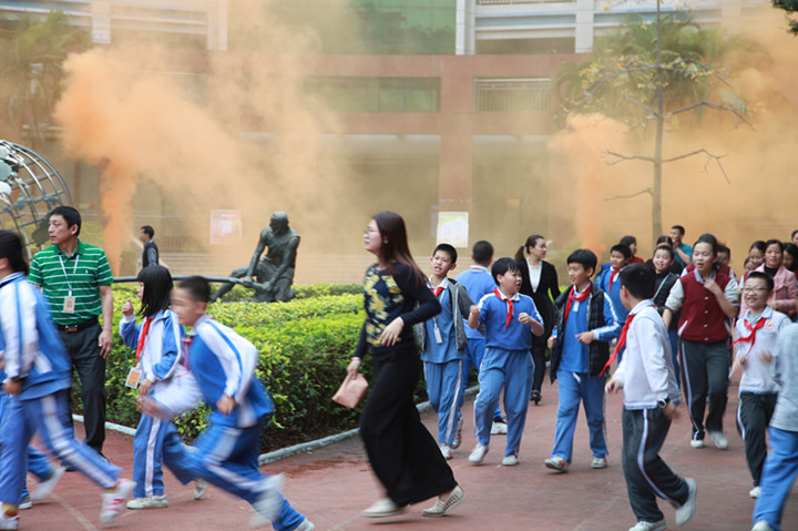 每學(xué)期都有疏散逃生演練？這就對了！ ——龍華中英文實(shí)驗(yàn)學(xué)校舉行消防安全疏散演練 