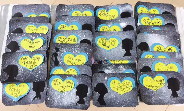 感恩有你，巾幗風(fēng)采