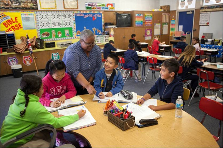 美國歸來話中西，微觀視角品教育