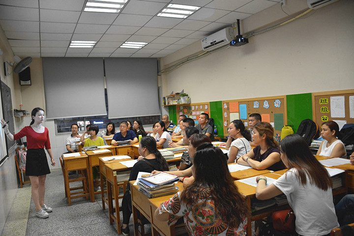 家校攜手，共筑美好未來(lái)——記龍華中英文實(shí)驗(yàn)學(xué)校高中部家長(zhǎng)會(huì)