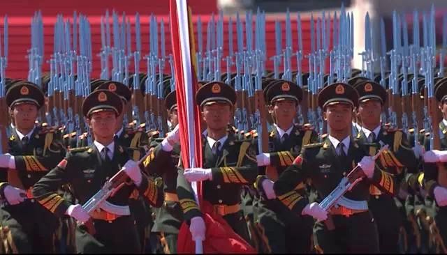 燃爆了！主席沙場(chǎng)點(diǎn)兵，這些事兒一定講給孩子聽(tīng)！