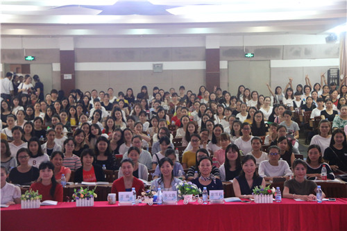 勇?lián)厝握棺晕?，砥礪前行沁芳華