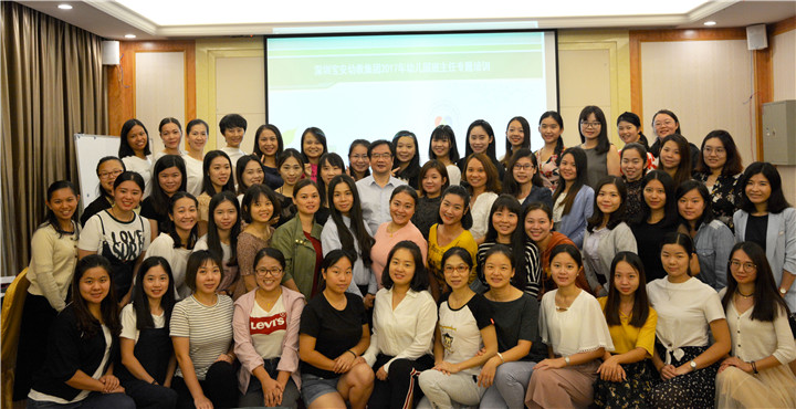 小鎮(zhèn)深處，有一群人兒在學習