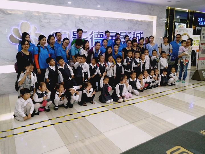 參觀影院、快樂(lè)觀影——遠(yuǎn)恒佳花園幼兒園中六班親子社會(huì)體驗(yàn)活動(dòng) 
