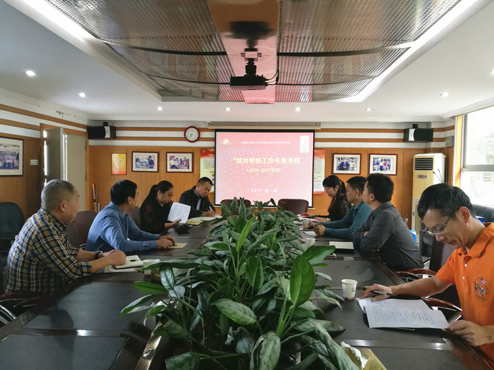 區(qū)教育局檢查組稱贊我?！敖Y(jié)對幫扶”工作有成效