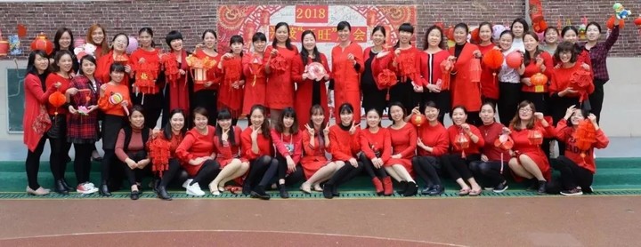 熱熱鬧鬧賞花燈，紅紅火火游廟會(huì)