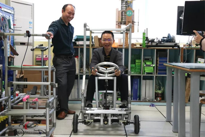 創(chuàng)客教育送課進(jìn)校，參與師生共同提高——龍華區(qū)古興東學(xué)科帶頭人工作室創(chuàng)客教育研究活動(dòng)在我校進(jìn)行