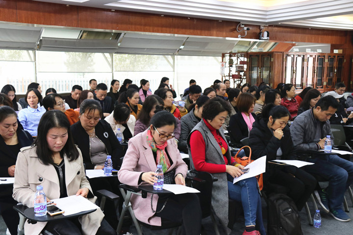  干部學(xué)期述職，陽光民主測評——學(xué)校期末干部民主測評工作扎實開展