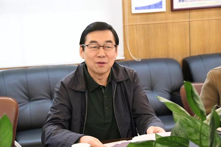 龍華中英文實(shí)驗(yàn)校在區(qū)教育局、區(qū)人民政府教育督導(dǎo)室開學(xué)專項(xiàng)督導(dǎo)檢查中獲佳評(píng)