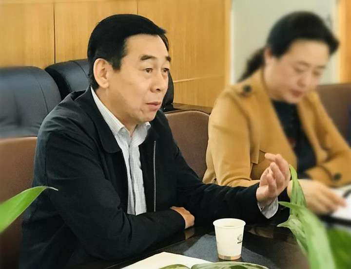 我校教育國(guó)際化特色建設(shè)迎來(lái)“區(qū)中小學(xué)特色教育實(shí)驗(yàn)學(xué)?！表?xiàng)目中期檢查