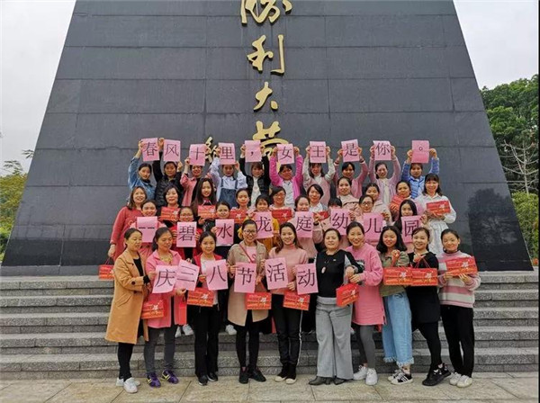 “春風(fēng)十里，女王是我”——碧水龍庭幼兒園慶三八節(jié)活動(dòng)