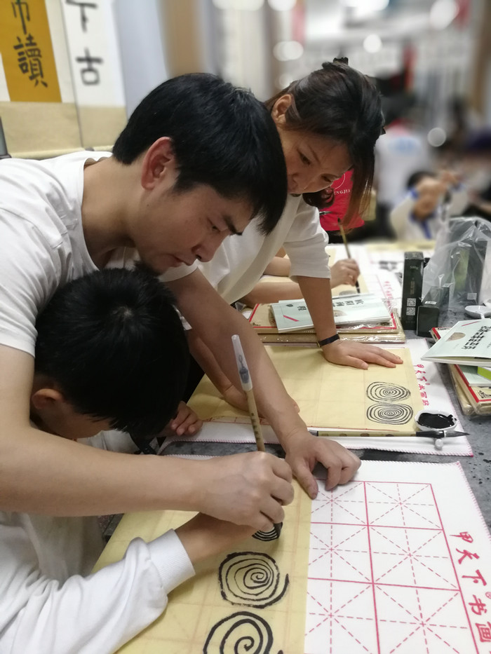 親子同練，家校共建，龍華中英文“家長(zhǎng)社團(tuán)”有聲有色