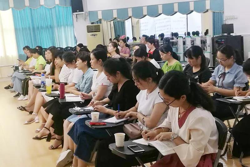 聚焦課程建設(shè)，提高品質(zhì)發(fā)展