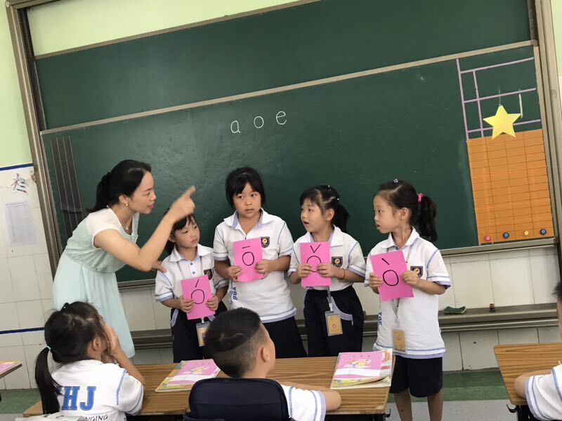 落實(shí)“兩個(gè)常規(guī)”，實(shí)施“青藍(lán)工程” ——小學(xué)低年級(jí)段語文學(xué)科教研重實(shí)訓(xùn)