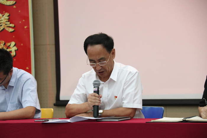 快訊：學(xué)校召開第二次全體干部、教師大會(huì)， 進(jìn)行師德、“創(chuàng)文”、安全等方面培訓(xùn)