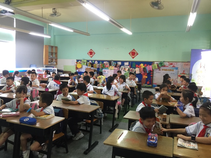 “多學(xué)多看多動(dòng)手，科學(xué)世界任我游”——記小學(xué)部科技節(jié)系列活動(dòng)