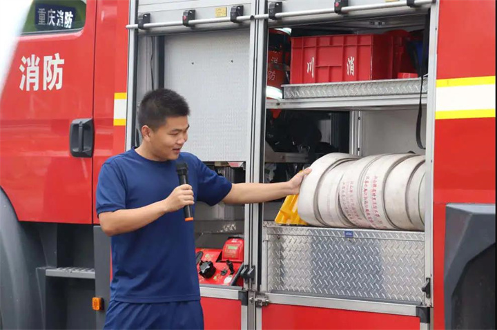 消防“童”行，致敬“火焰藍”