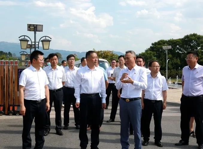 劉小強(qiáng)書記率領(lǐng)區(qū)領(lǐng)導(dǎo)集體調(diào)研遠(yuǎn)恒佳學(xué)校———關(guān)注教育、關(guān)心教育、支持教育