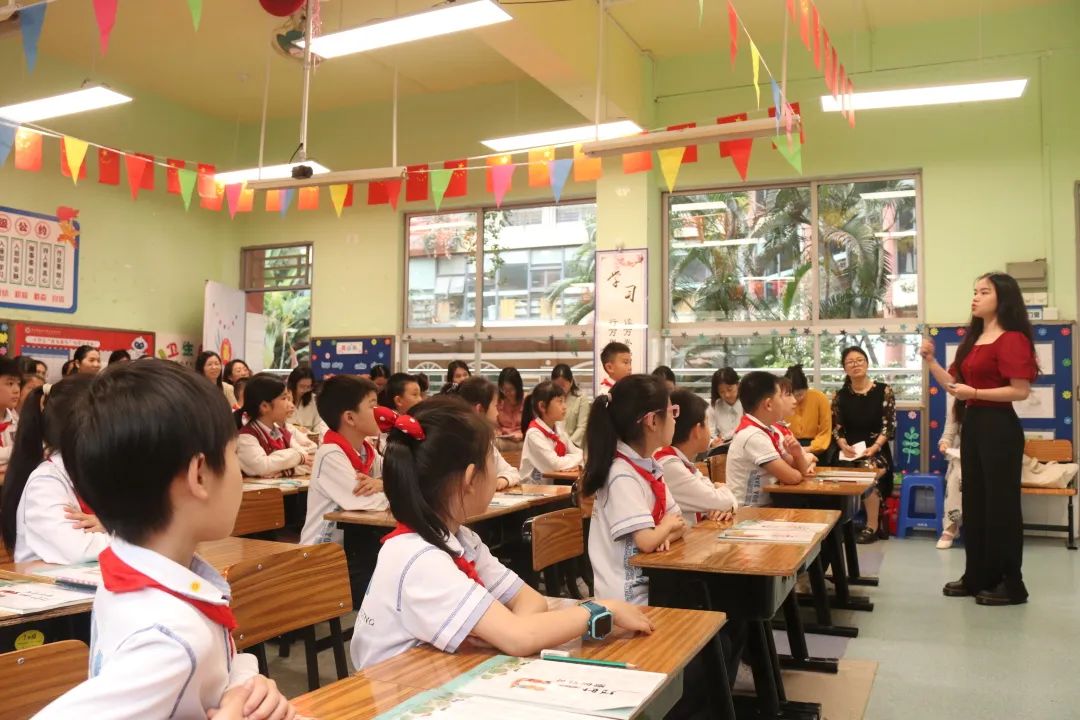 以漢字之涵養(yǎng)，育學(xué)子之美德——記民治中學(xué)教育集團(tuán)民順小學(xué)與龍華中英文實(shí)驗(yàn)學(xué)校“漢字德育”交流活動(dòng)