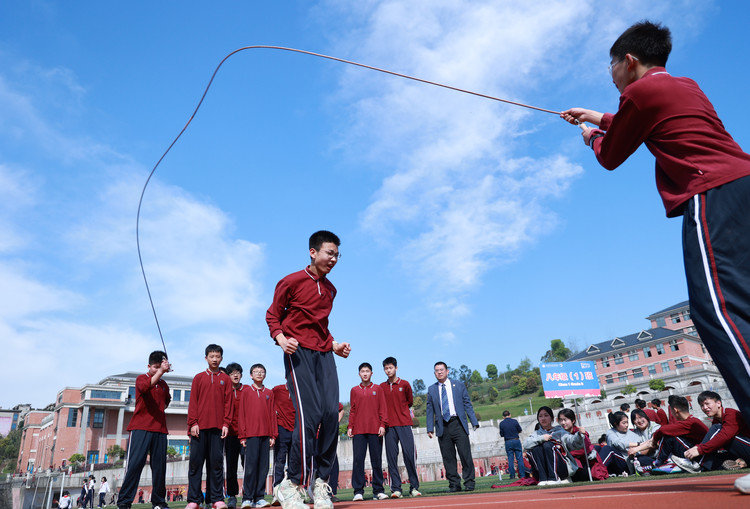 青春飛揚(yáng)，當(dāng)“燃”不讓——重慶市遠(yuǎn)恒佳學(xué)校2024年春第二屆趣味運(yùn)動會精彩回顧